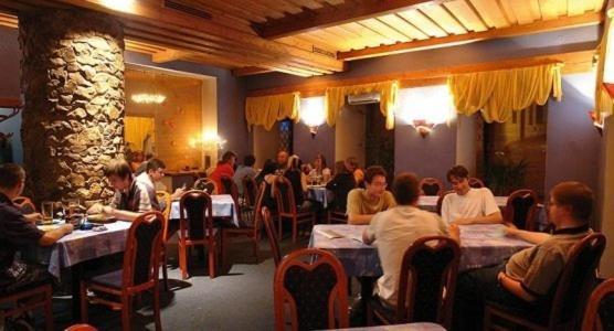 Hotel U Zlateho Byka Písek Buitenkant foto