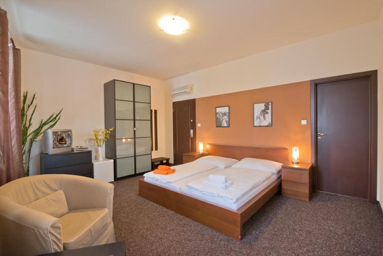 Hotel U Zlateho Byka Písek Kamer foto