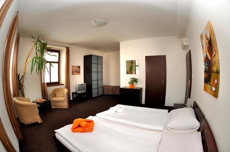 Hotel U Zlateho Byka Písek Buitenkant foto
